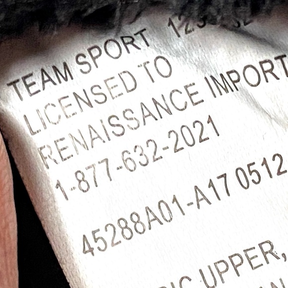 NWOT Wisconsin Badgers Toddler Slippers Size Small (5-6) - Picture 10 of 13